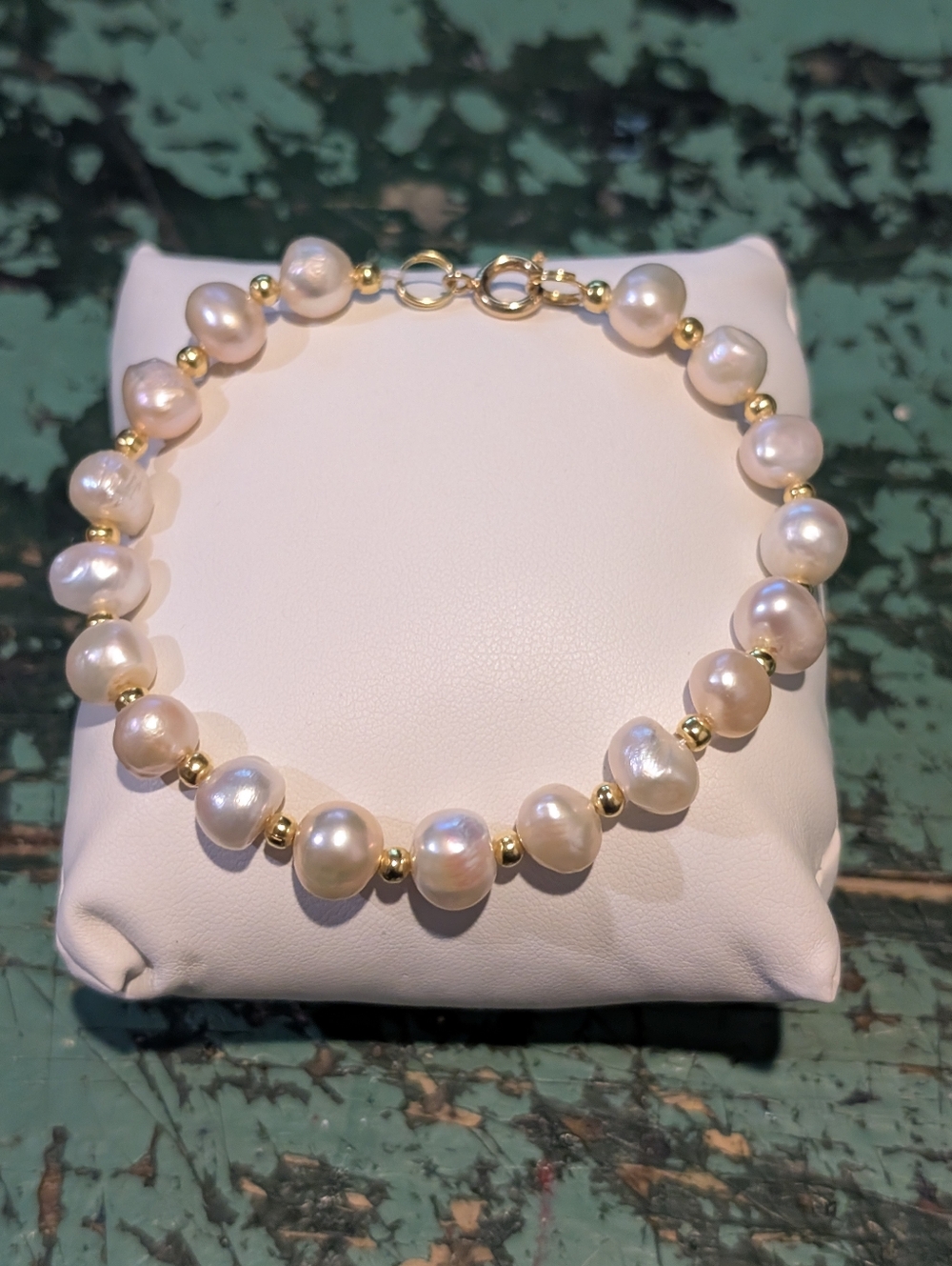 Cultured Freshwater Pearl Bracelet With Gold Tone Accents - 8 Inch